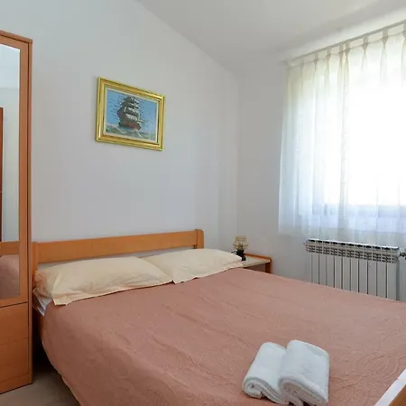 Apartment Gracijela 827 *